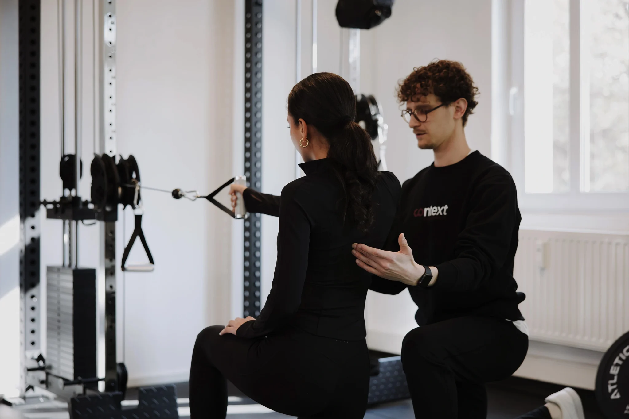 Personal Trainer und Physiotherapeut Tobi beim Krafttraining in Ludwigsburg